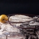 Perle in senfgelb mit Antilopenlederband