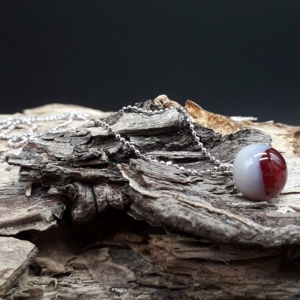 Rot weiße Perle mit 925er Silberkugelkette