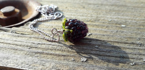 Brombeere mit 925er Silberkugelkette